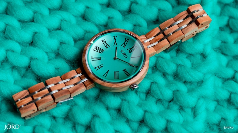 JORD watch in emerald green and wood