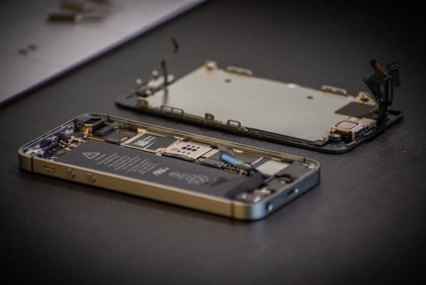image showing the inner circuitry of an old iPhone
